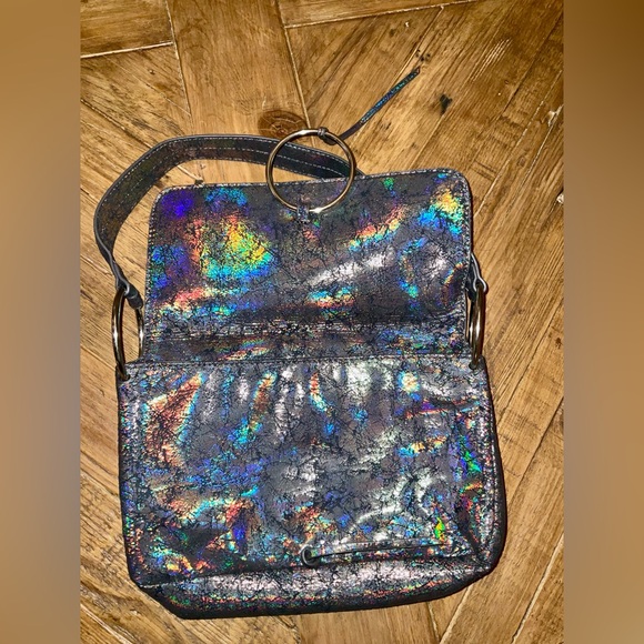 Urban Outfitters oil slick crackled print shoulder bag with silver rings - nwot - Picture 6 of 9